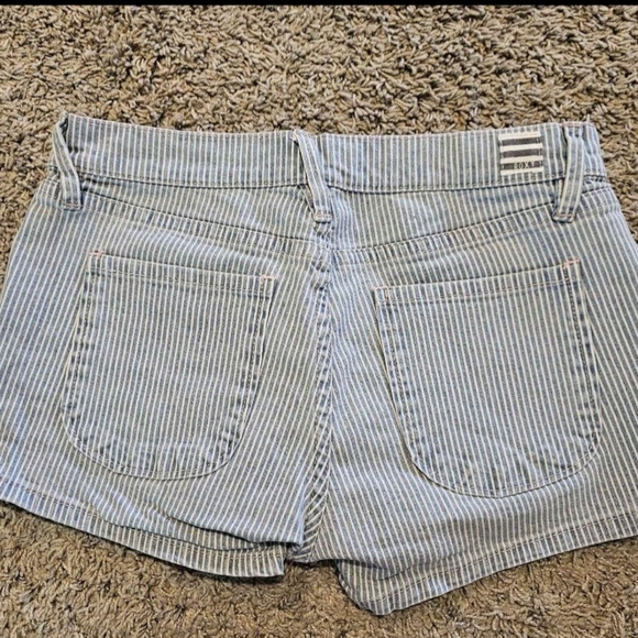Roxy denim shorts. Size 3 ( 26 ). - Picture 4 of 5